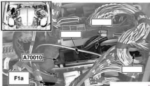 Poistka v motorovom priestore - 10