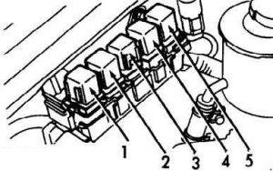 Relé motorového priestoru (pravý blatník – modely M / T ( 1990-1993 ))