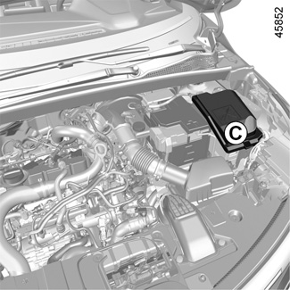 Poistková skrinka v motorovom priestore